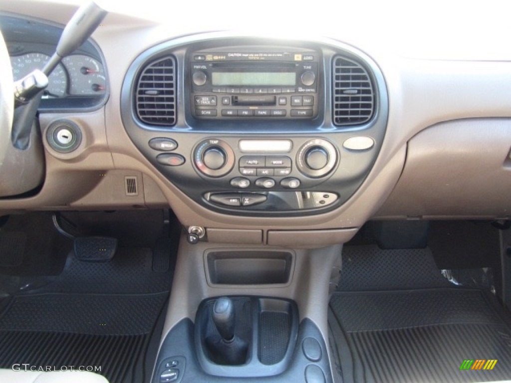 2004 Sequoia SR5 4x4 - Desert Sand Mica / Oak photo #15