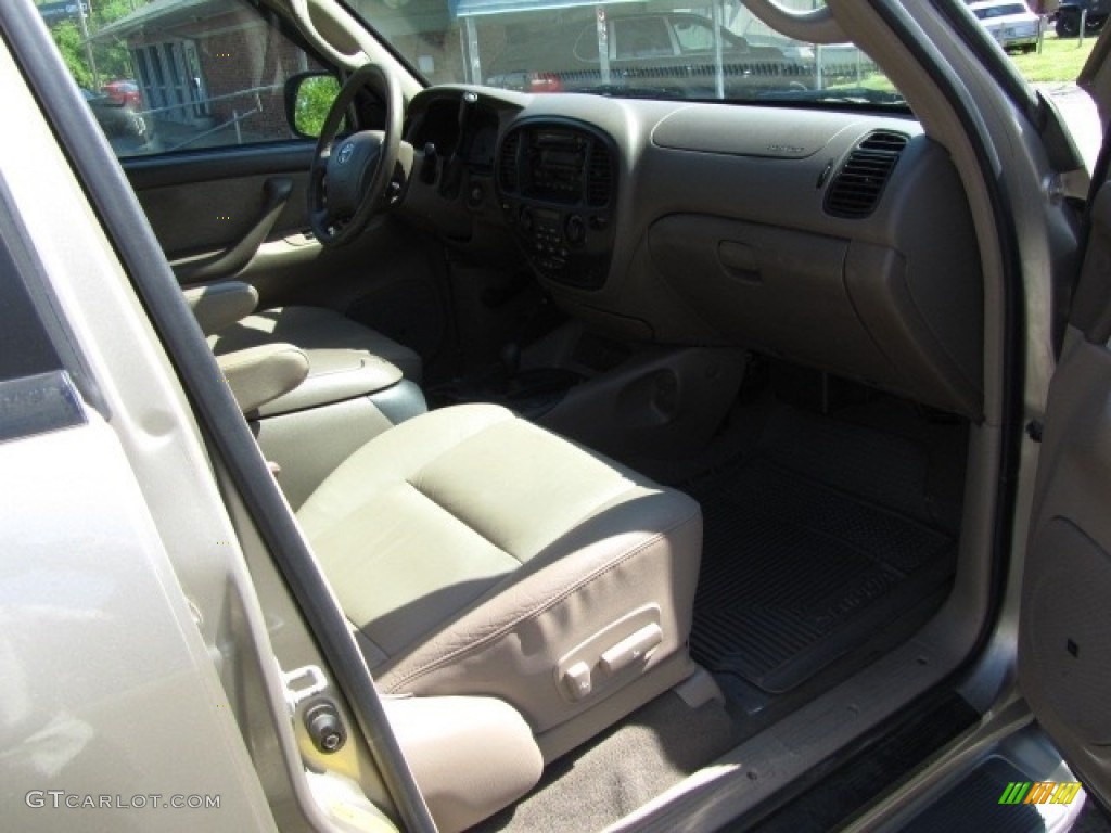 2004 Sequoia SR5 4x4 - Desert Sand Mica / Oak photo #21