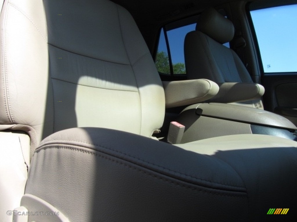 2004 Sequoia SR5 4x4 - Desert Sand Mica / Oak photo #22