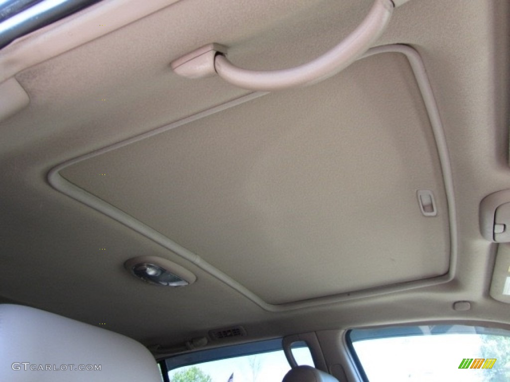 2004 Sequoia SR5 4x4 - Desert Sand Mica / Oak photo #23