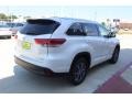 Blizzard White Pearl - Highlander XLE Photo No. 8