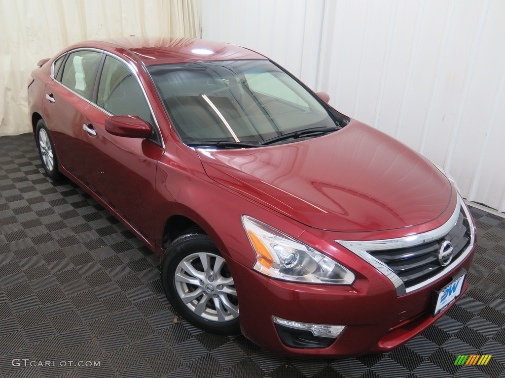 2014 Altima 2.5 S - Cayenne Red / Charcoal photo #5