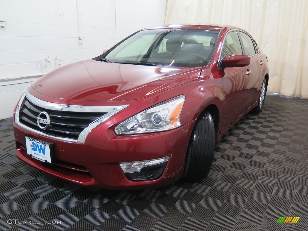 2014 Altima 2.5 S - Cayenne Red / Charcoal photo #7