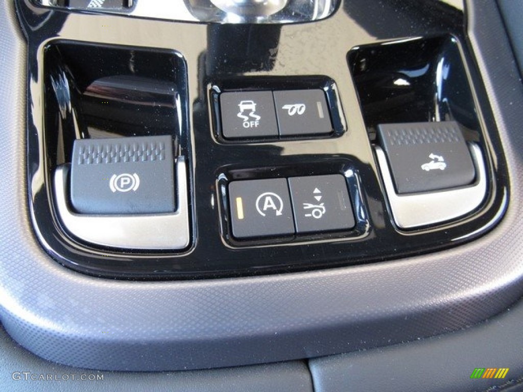 2018 Jaguar F-Type Convertible Controls Photo #126910113