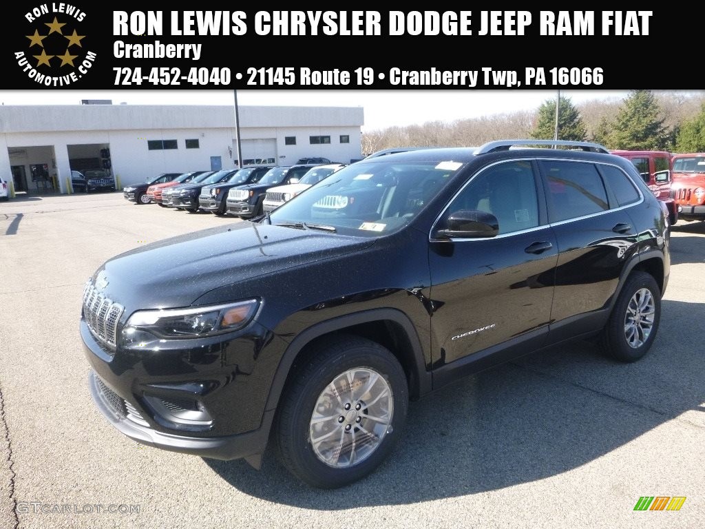 2019 Cherokee Latitude Plus 4x4 - Diamond Black Crystal Pearl / Black photo #1