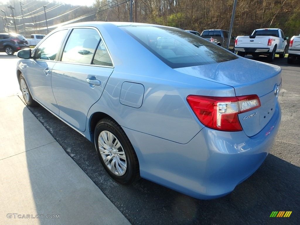 2012 Camry Hybrid LE - Clearwater Blue Metallic / Light Gray photo #4
