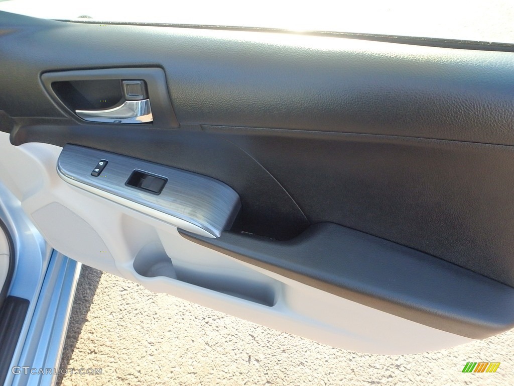 2012 Camry Hybrid LE - Clearwater Blue Metallic / Light Gray photo #12