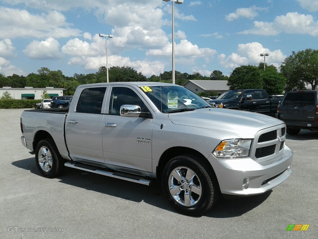 2018 1500 Express Crew Cab 4x4 - Bright Silver Metallic / Black/Diesel Gray photo #7