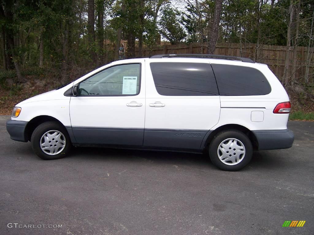 2003 Sienna LE - Super White / Gray photo #2