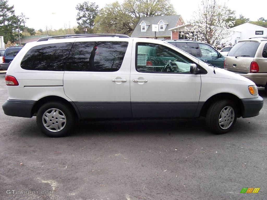 2003 Sienna LE - Super White / Gray photo #5