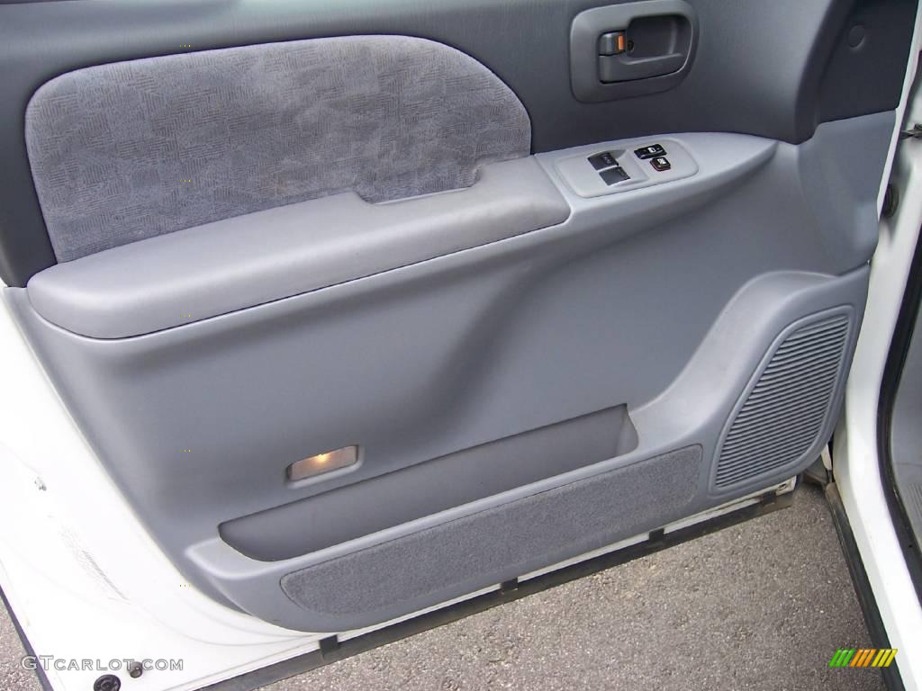 2003 Sienna LE - Super White / Gray photo #10