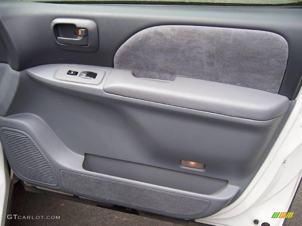 2003 Sienna LE - Super White / Gray photo #14