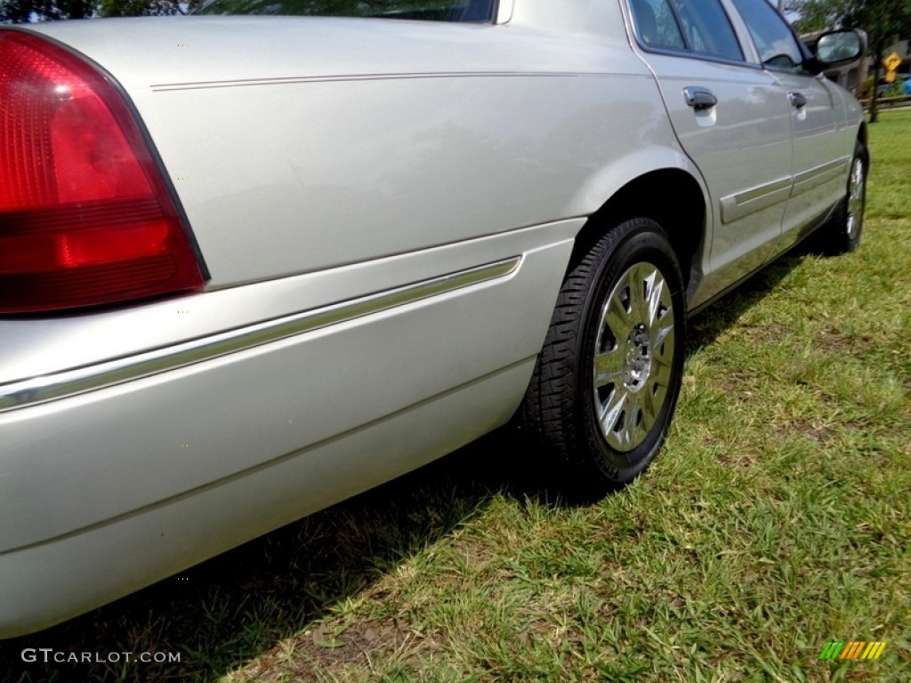 2006 Grand Marquis GS - Smokestone Metallic / Light Camel photo #43