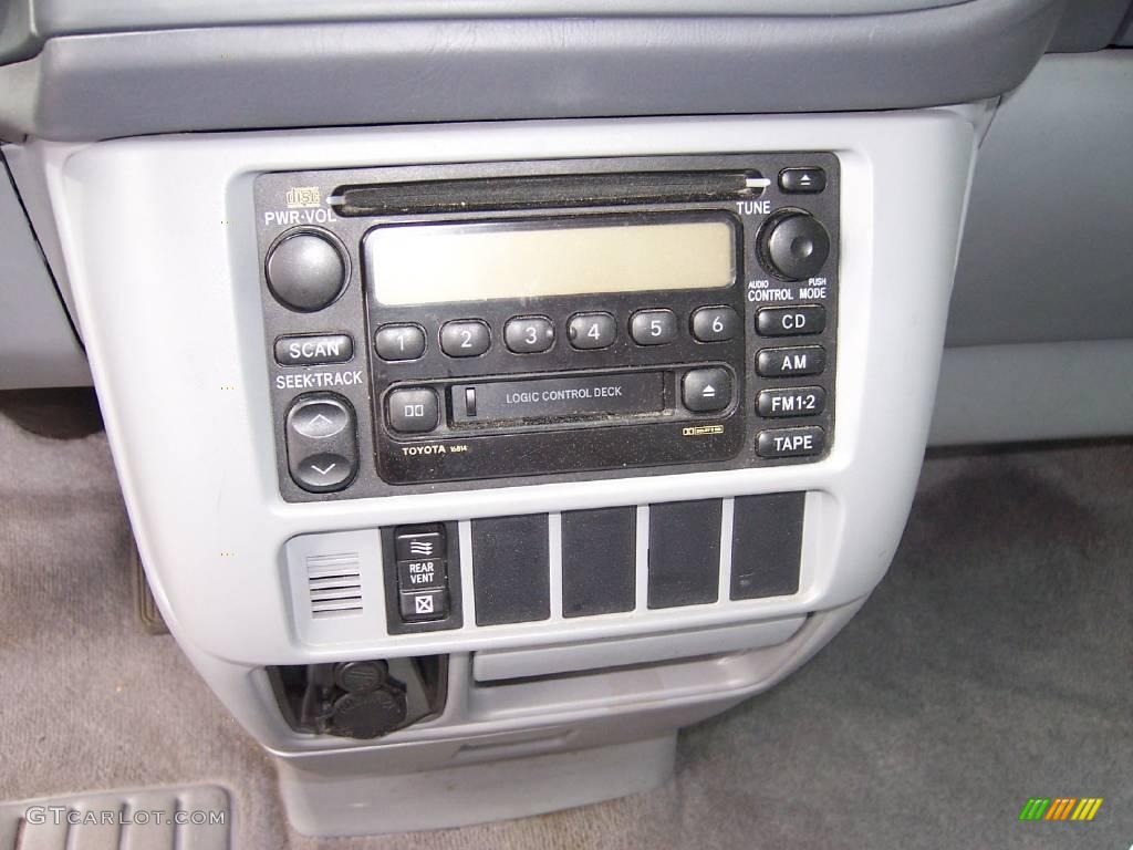 2003 Sienna LE - Super White / Gray photo #17
