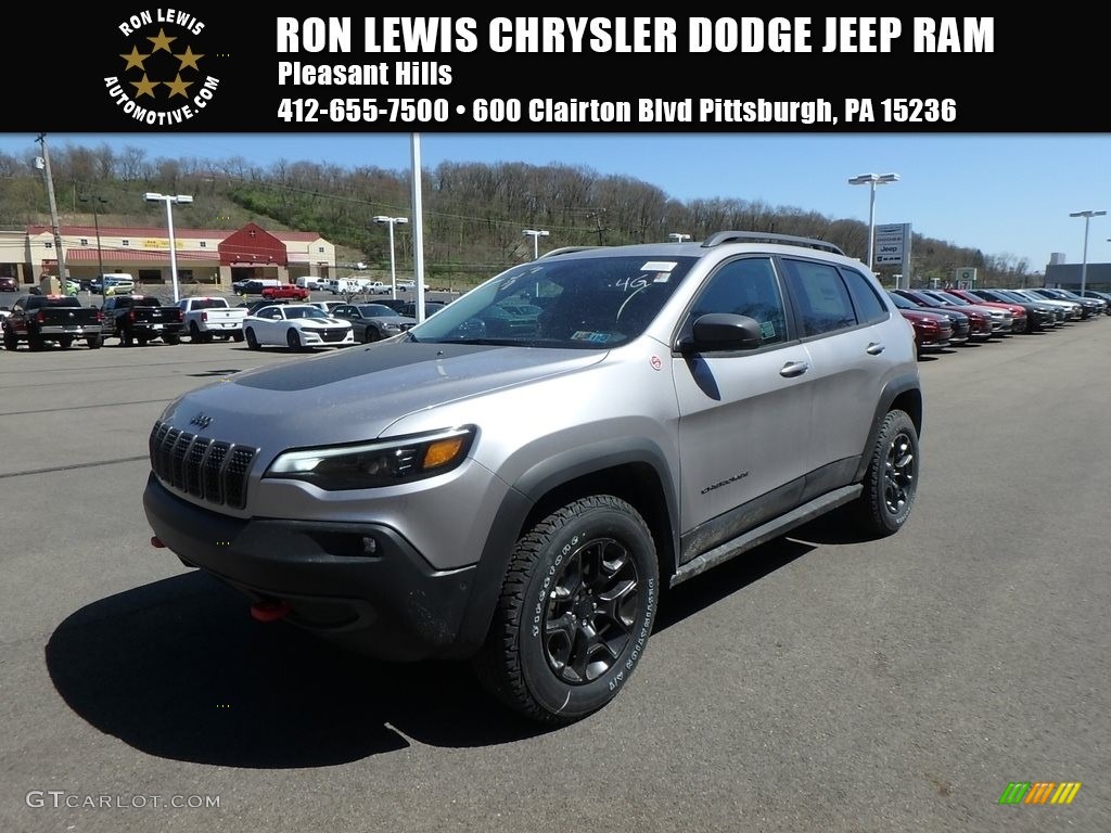 2019 Cherokee Trailhawk 4x4 - Billet Silver Metallic / Black photo #1