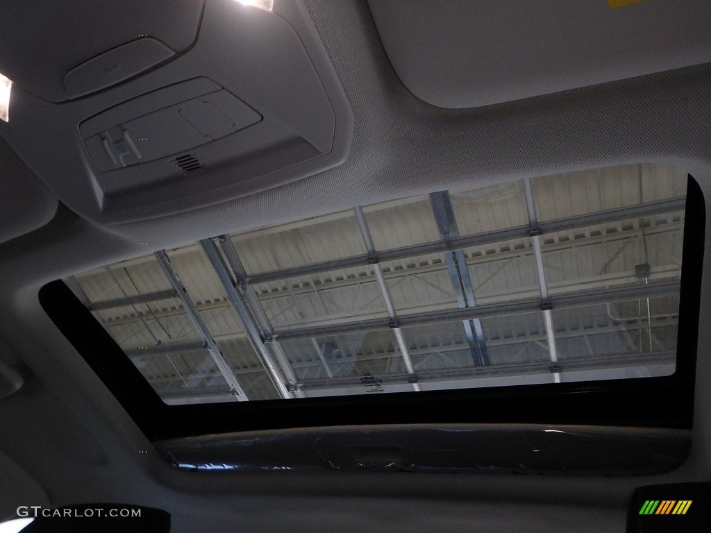 2018 Focus SEL Hatch - Blue Metallic / Charcoal Black photo #11
