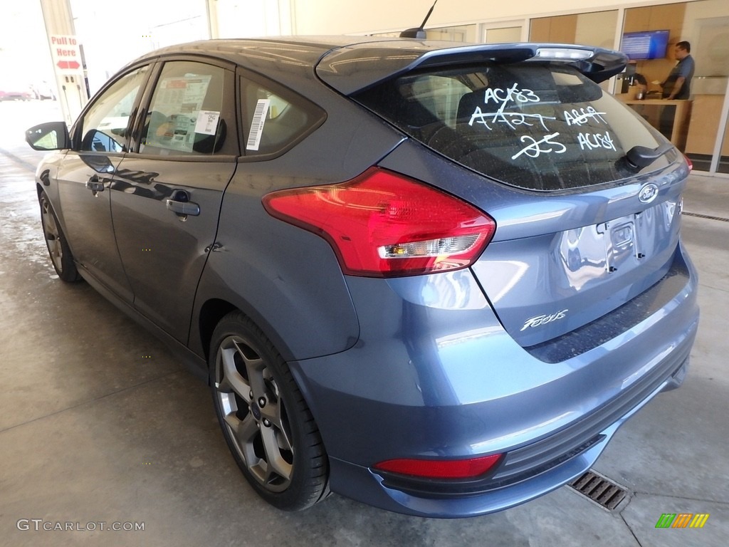 2018 Focus ST Hatch - Blue Metallic / Charcoal Black photo #3