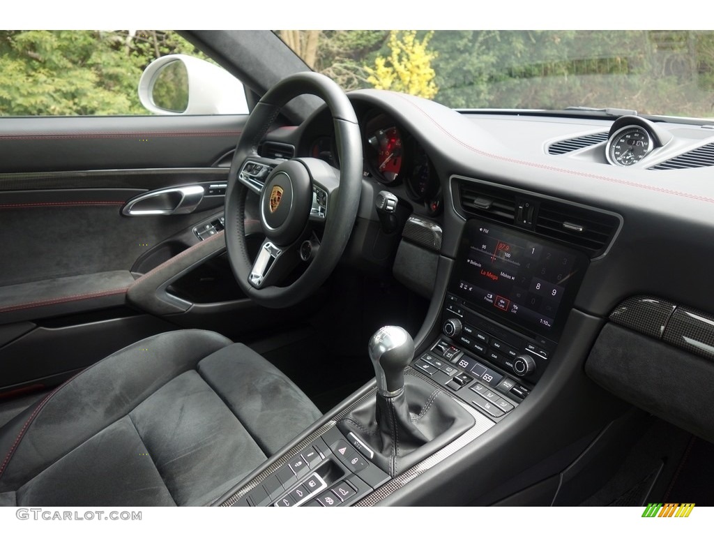 2018 Porsche 911 GTS Coupe Black w/Alcantara Dashboard Photo #126931728