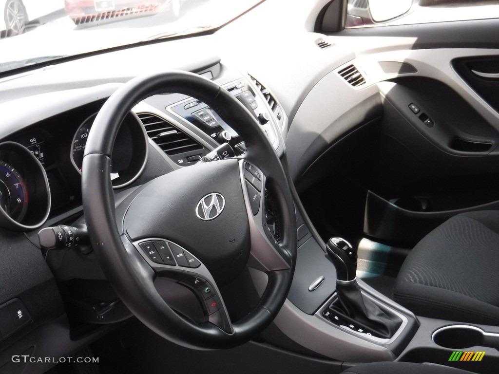 2015 Elantra SE Sedan - Geranium Red / Black photo #11