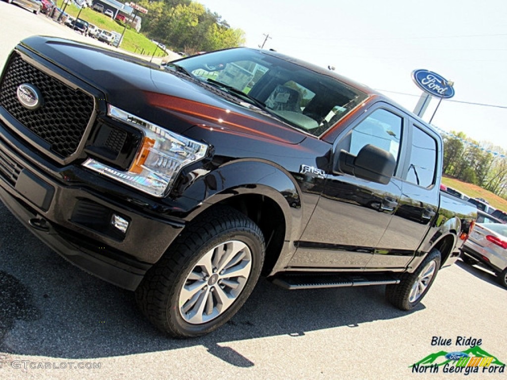 2018 F150 STX SuperCrew 4x4 - Magma Red / Earth Gray photo #30