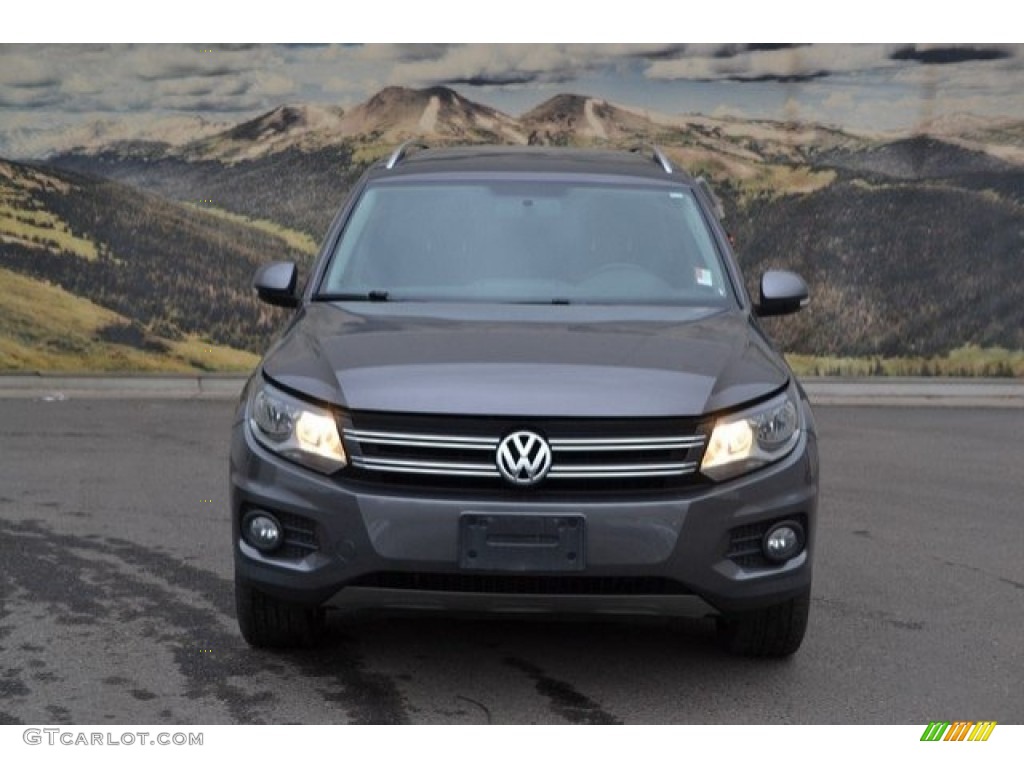 2012 Tiguan SE 4Motion - Pepper Gray Metallic / Black photo #2