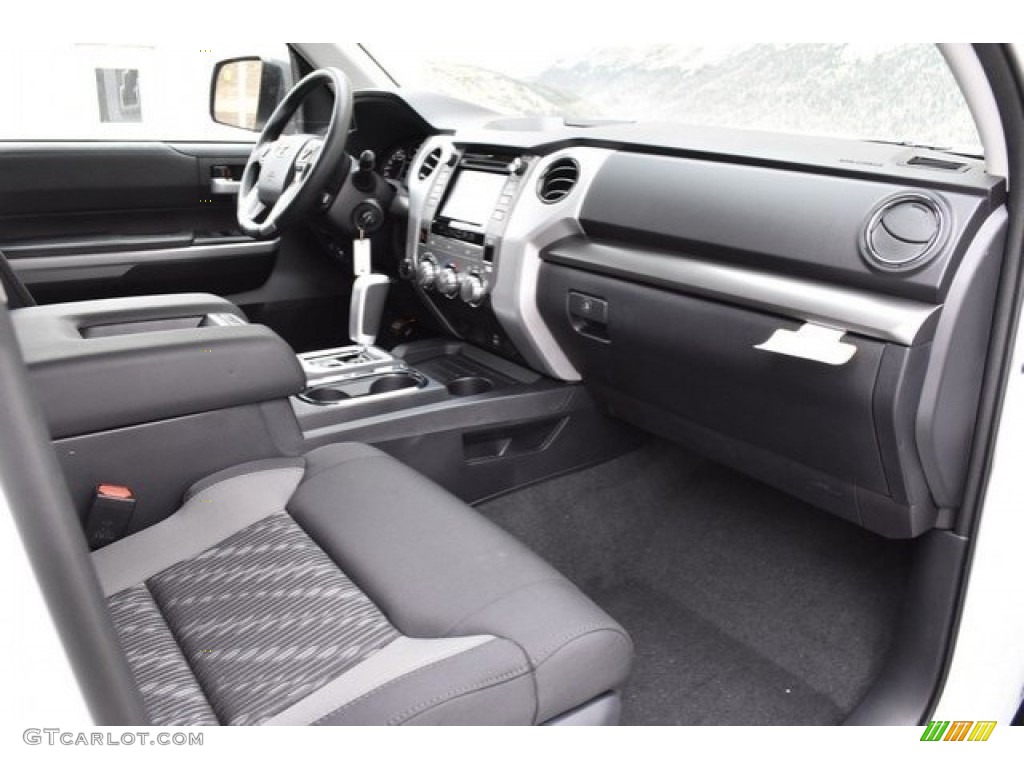 2018 Tundra SR5 CrewMax 4x4 - Super White / Black photo #10