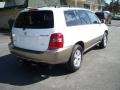 Super White - Highlander V6 4WD Photo No. 14