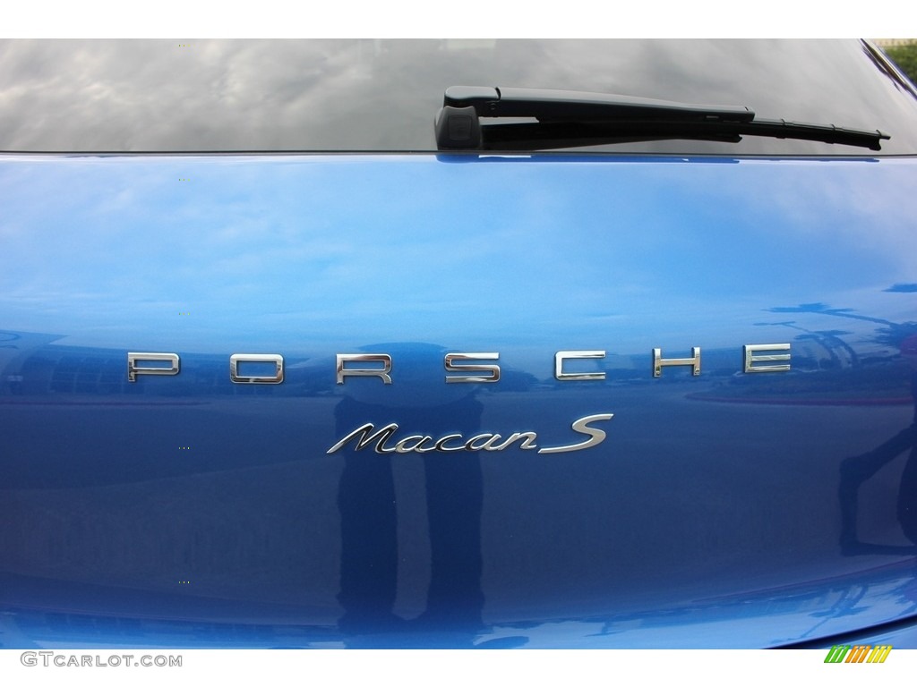 2017 Porsche Macan S Marks and Logos Photo #126961904