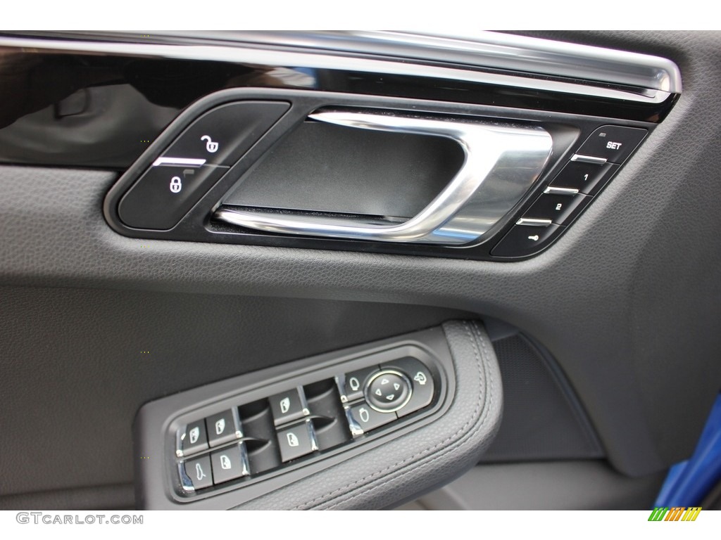 2017 Porsche Macan S Controls Photo #126961943