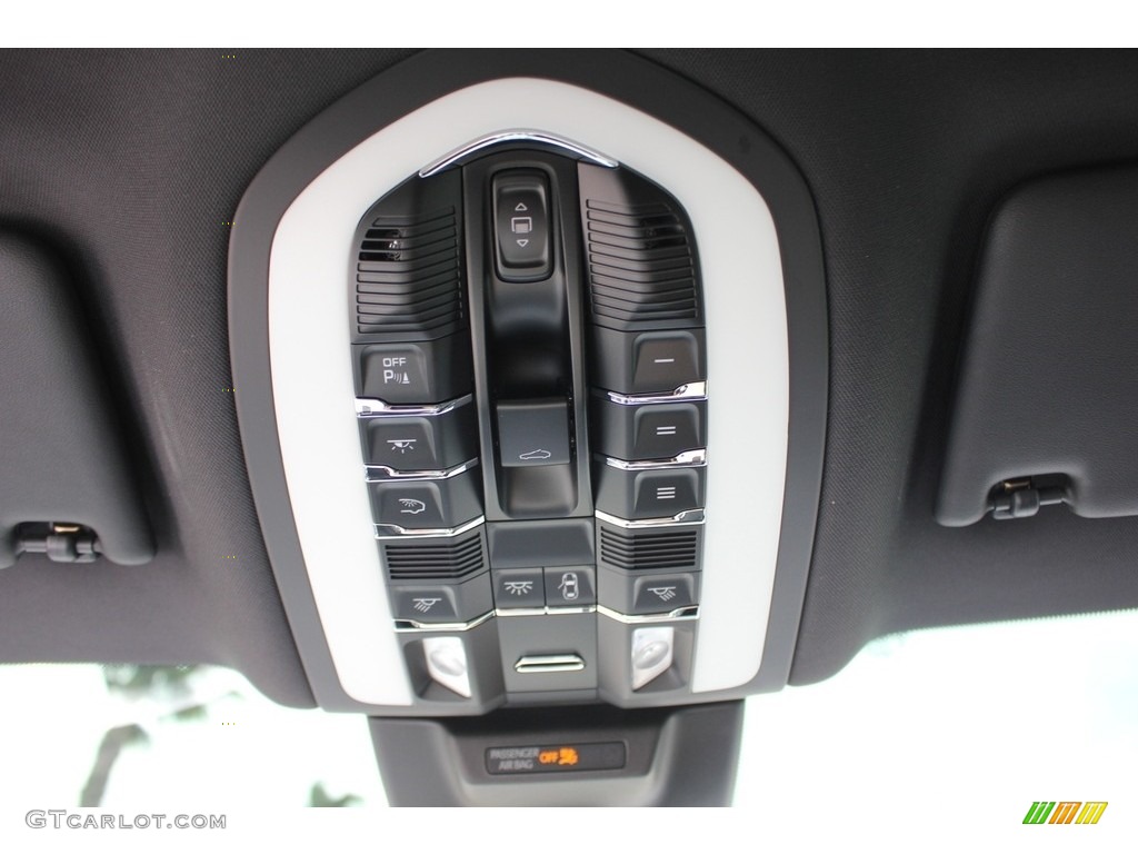 2017 Porsche Macan S Controls Photo #126962111