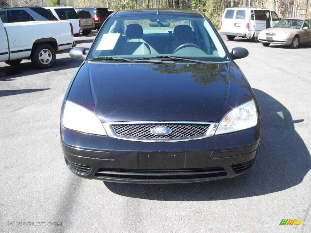 2005 Focus ZX4 SE Sedan - Pitch Black / Dark Flint/Light Flint photo #12