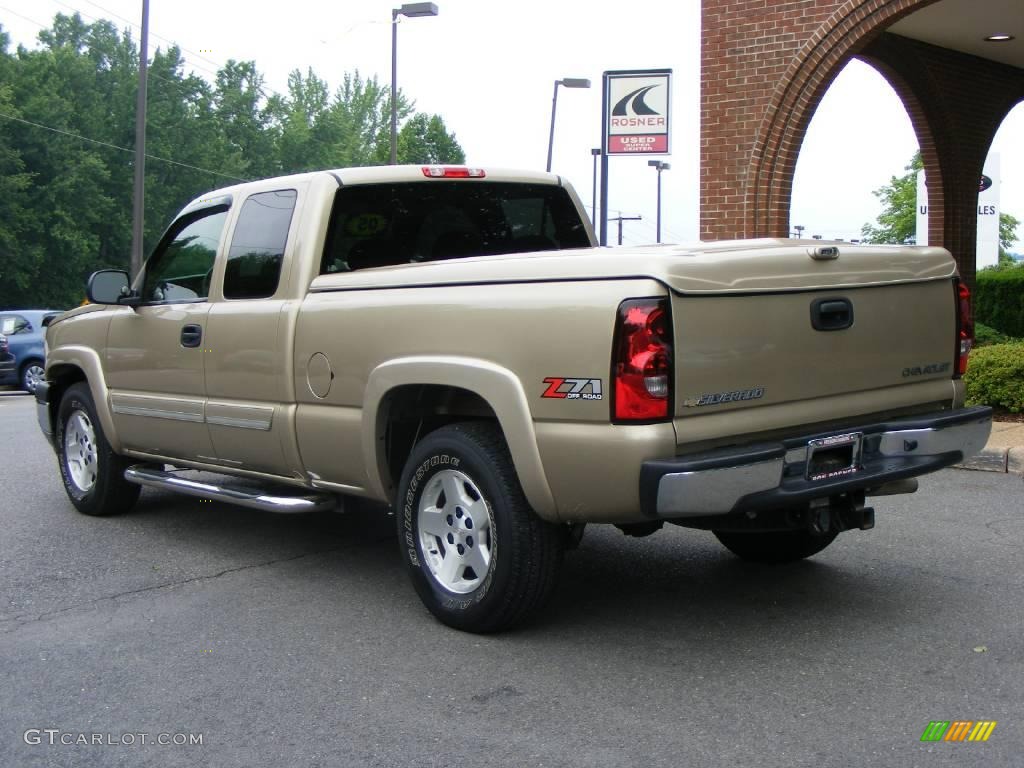 2005 Silverado 1500 Z71 Extended Cab 4x4 - Sandstone Metallic / Dark Charcoal photo #11