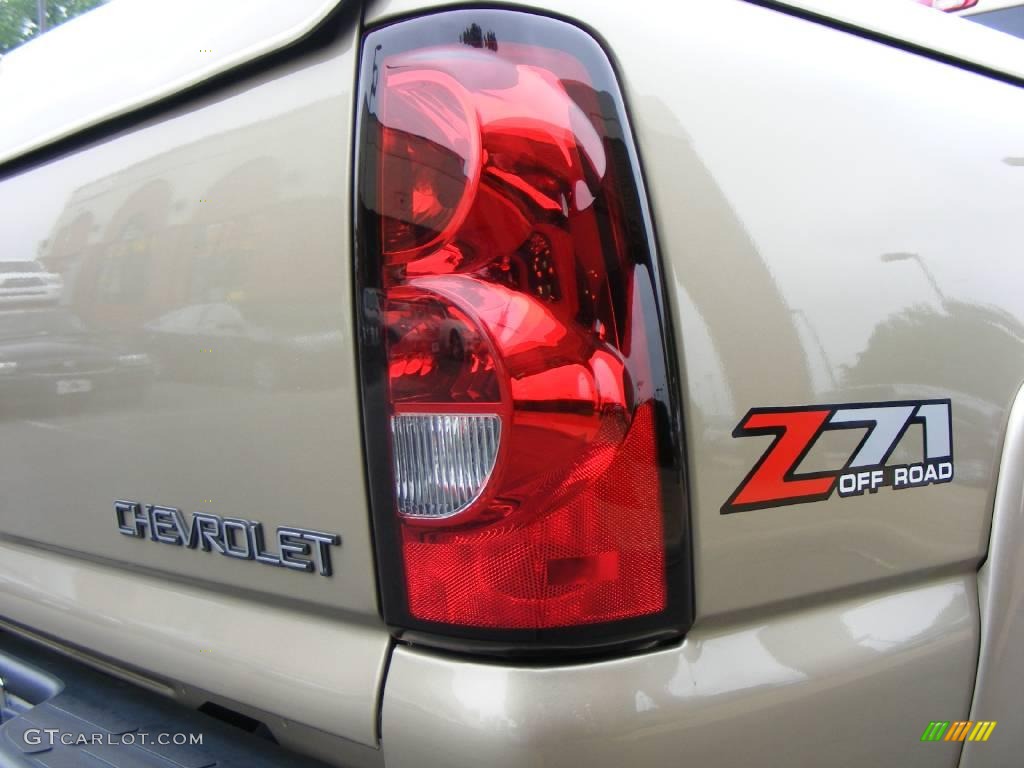 2005 Silverado 1500 Z71 Extended Cab 4x4 - Sandstone Metallic / Dark Charcoal photo #28
