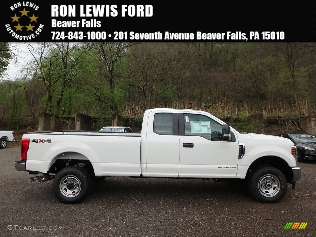 Oxford White Ford F350 Super Duty