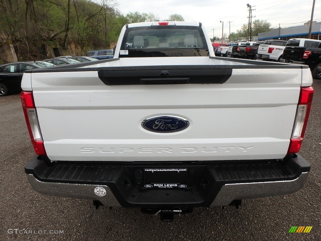 2018 F350 Super Duty XL SuperCab 4x4 - Oxford White / Earth Gray photo #4