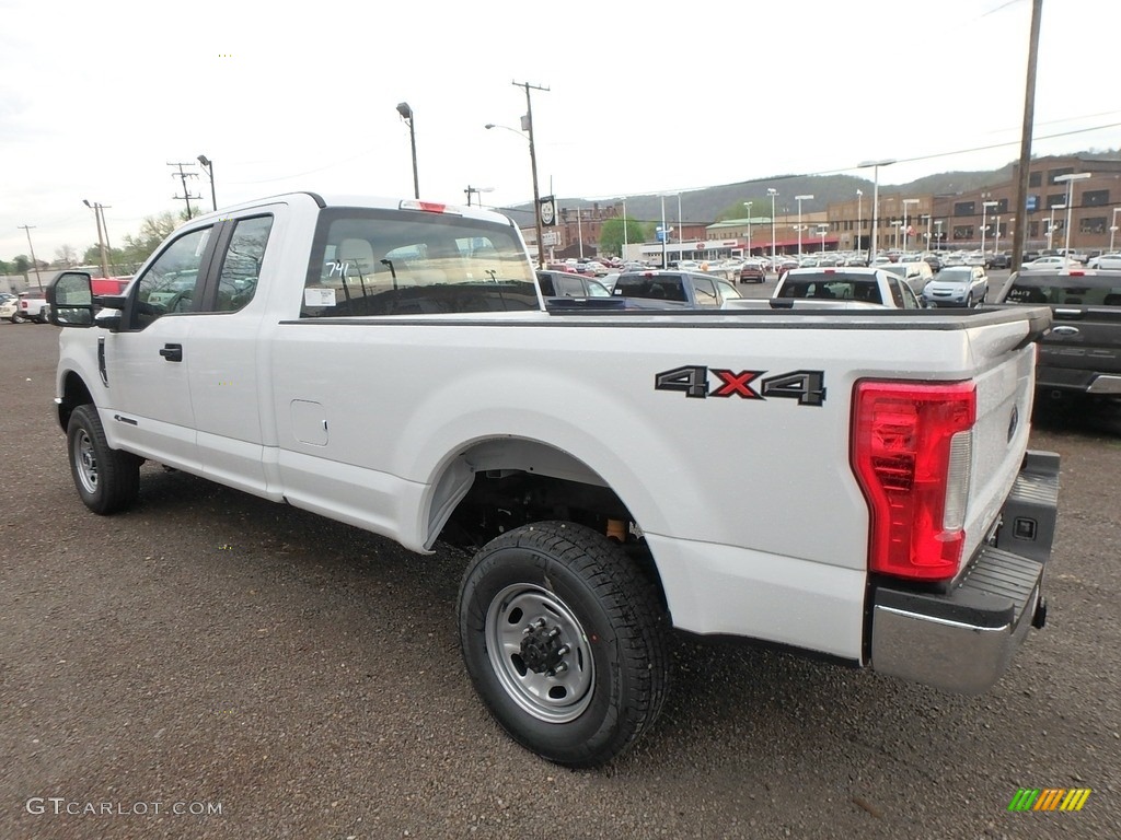 2018 F350 Super Duty XL SuperCab 4x4 - Oxford White / Earth Gray photo #6