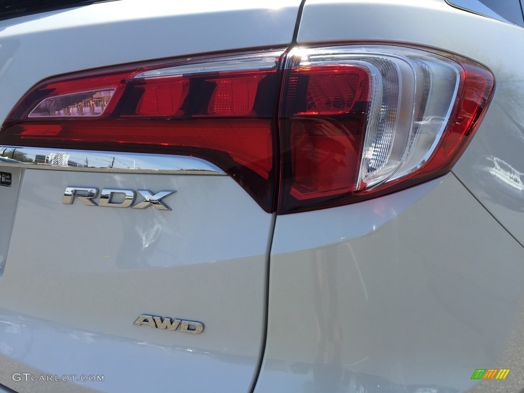 2017 RDX Technology AWD - White Diamond Pearl / Parchment photo #23