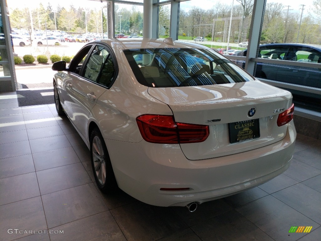 2018 3 Series 320i xDrive Sedan - Alpine White / Venetian Beige photo #2