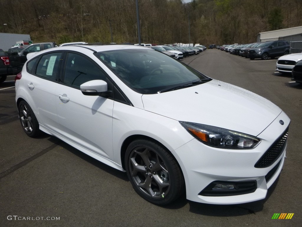 Oxford White 2018 Ford Focus ST Hatch Exterior Photo #126994322
