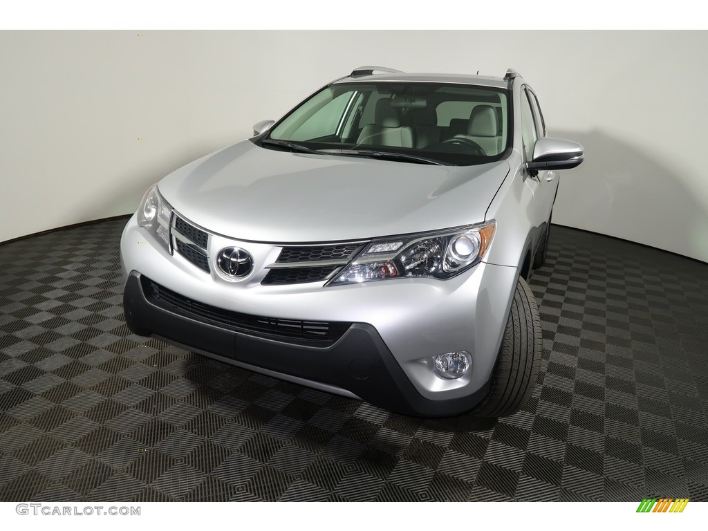 2015 RAV4 XLE - Classic Silver Metallic / Ash photo #8