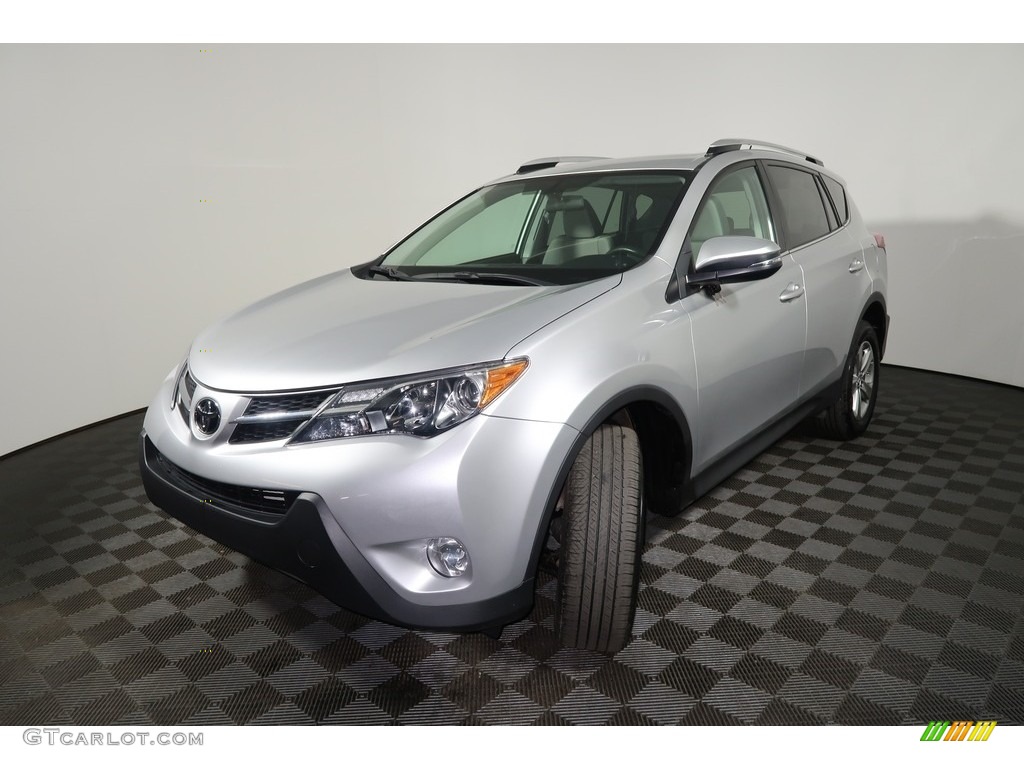 2015 RAV4 XLE - Classic Silver Metallic / Ash photo #9