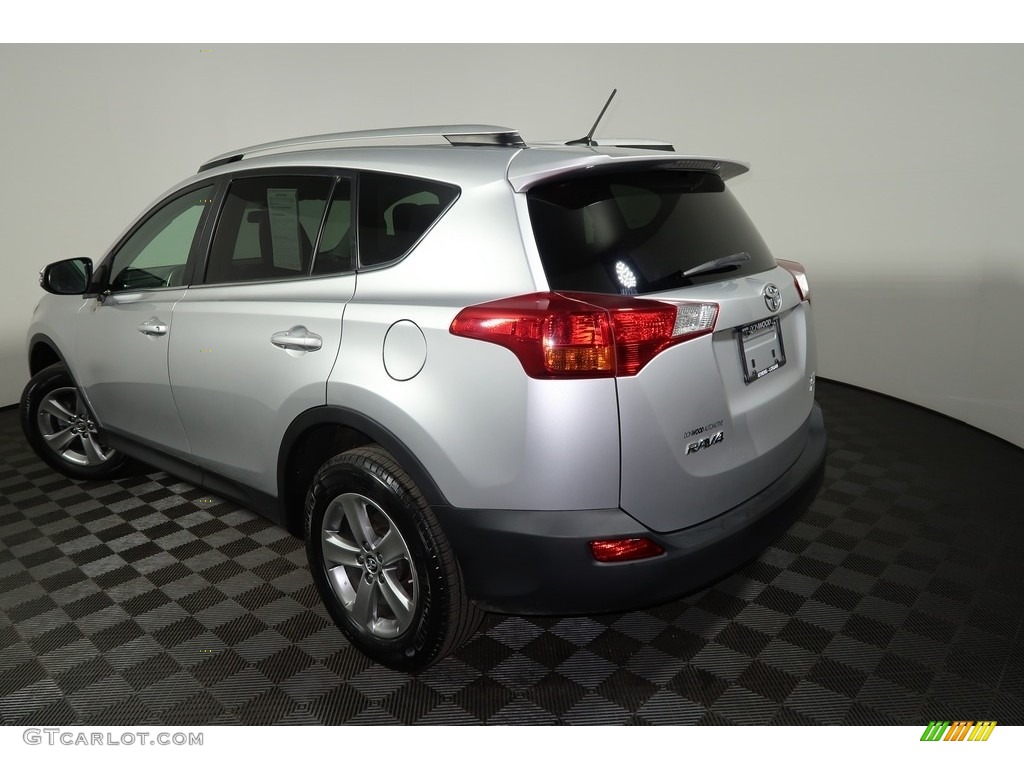 2015 RAV4 XLE - Classic Silver Metallic / Ash photo #10