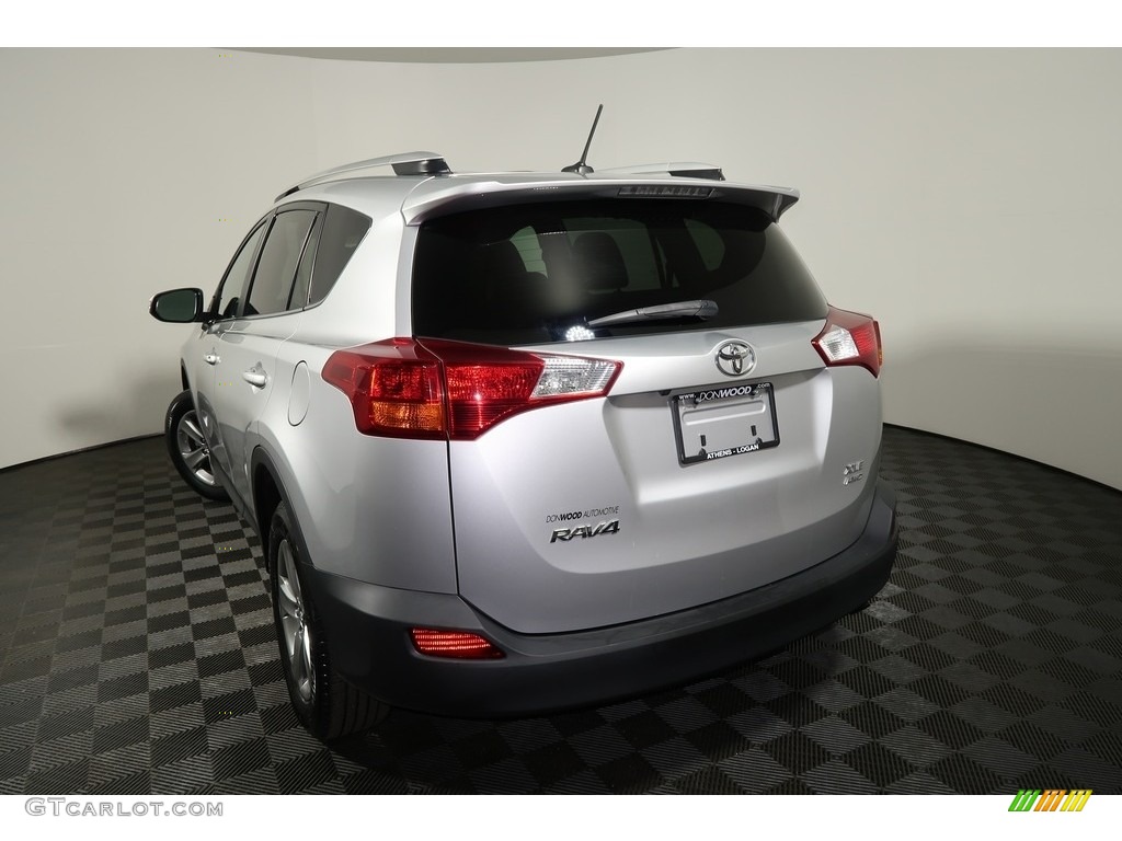 2015 RAV4 XLE - Classic Silver Metallic / Ash photo #11