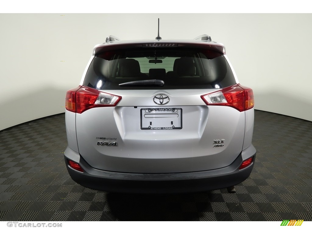 2015 RAV4 XLE - Classic Silver Metallic / Ash photo #12