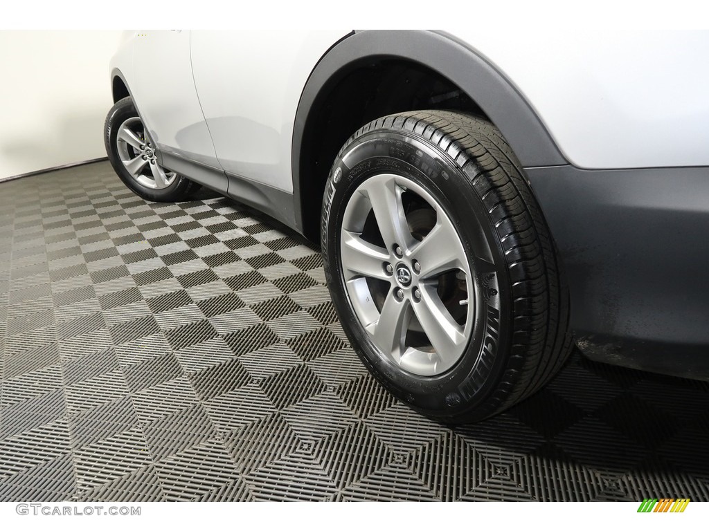 2015 RAV4 XLE - Classic Silver Metallic / Ash photo #21