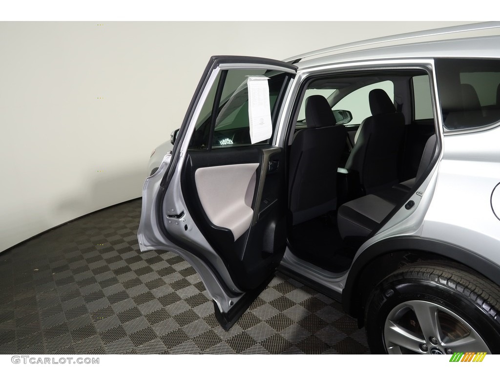 2015 RAV4 XLE - Classic Silver Metallic / Ash photo #27
