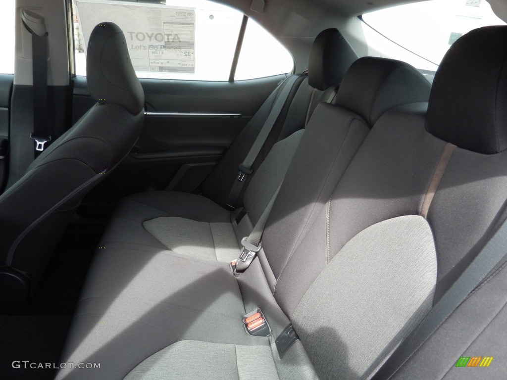 2018 Camry LE - Celestial Silver Metallic / Black photo #4