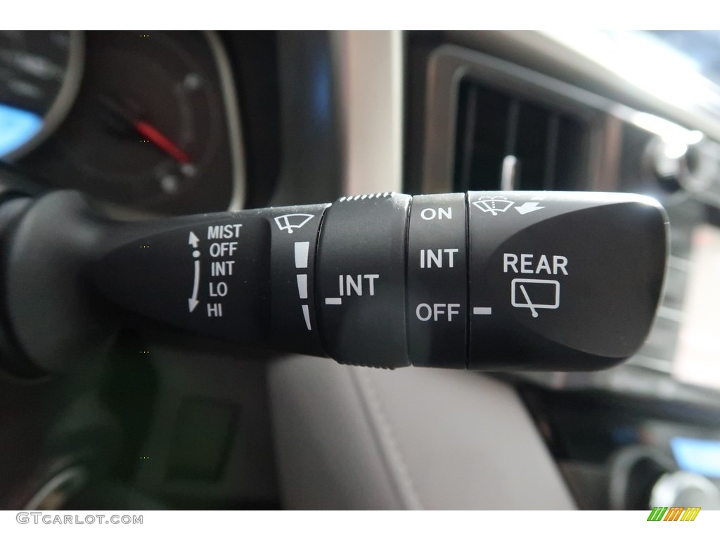 2015 RAV4 XLE - Classic Silver Metallic / Ash photo #33