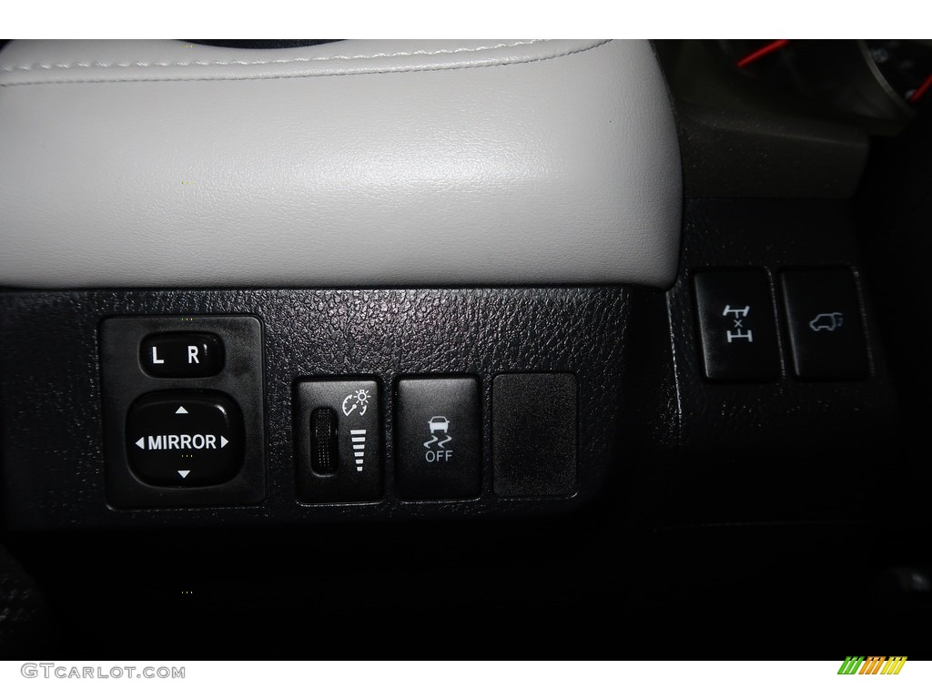 2015 RAV4 XLE - Classic Silver Metallic / Ash photo #36