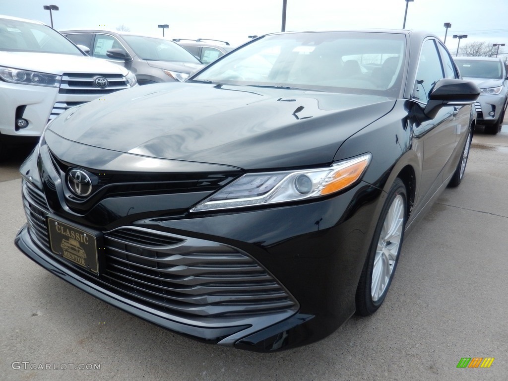 2018 Camry XLE - Midnight Black Metallic / Black photo #1